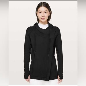 Lululemon Coast Easy Wrap in Black. Size 10